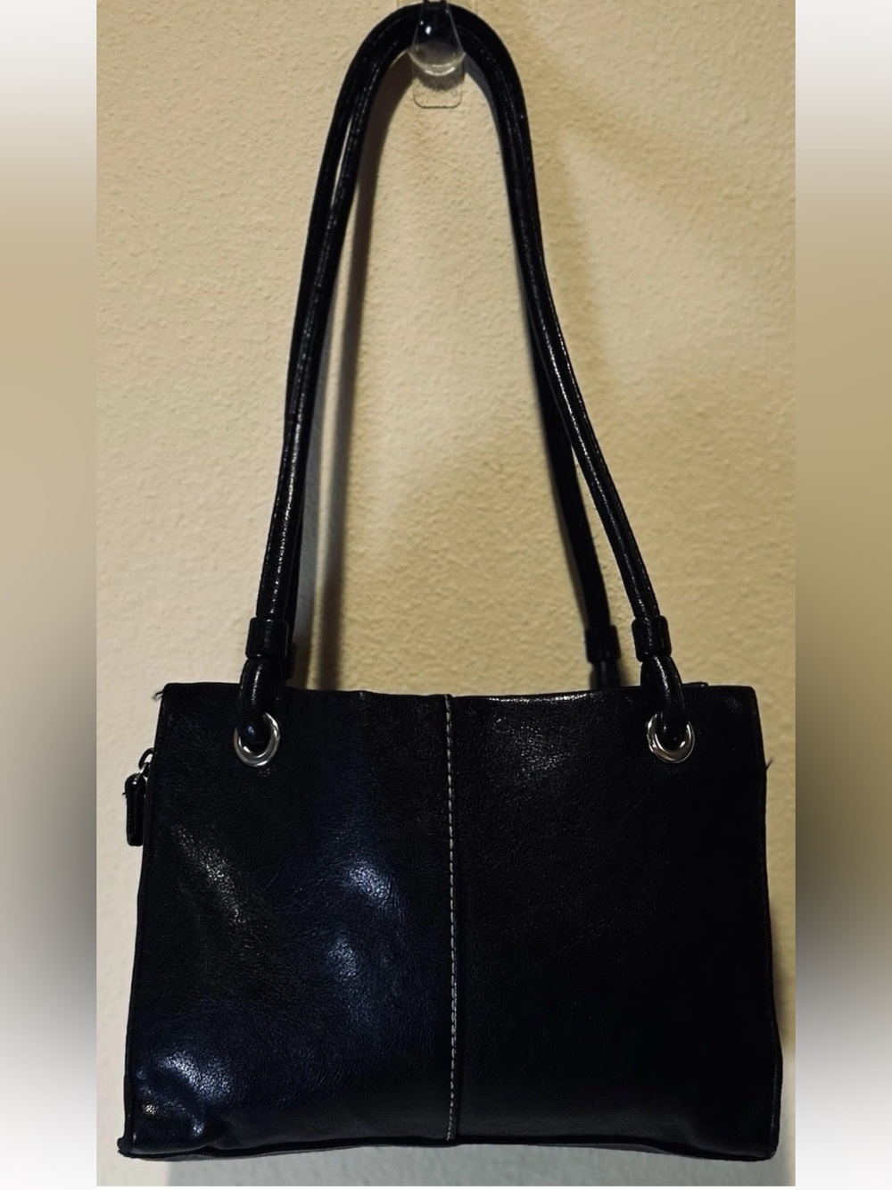 Vint.  Black Leather Shoulder Bag Minimalist 90s Aesthetic White Contrast Stitch